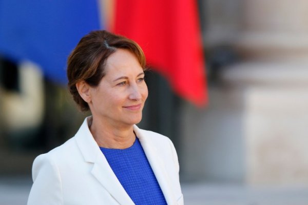 Ségolène Royal à Alger, janvier 2026. Ancienne ministre, aujourd’hui présidente de l’Association France-Algérie, elle incarne ce rôle discret mais central de passeuse, lorsque la relation entre Paris et Alger emprunte des chemins parallèles