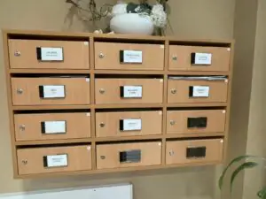 Boîtes aux lettres de Philippe Schreck, à la mairie de Draguignan, où il est conseiller municipal d’opposition. Photo prise le 16 janvier, au lendemain de l’annonce de sa candidature aux municipales 2026