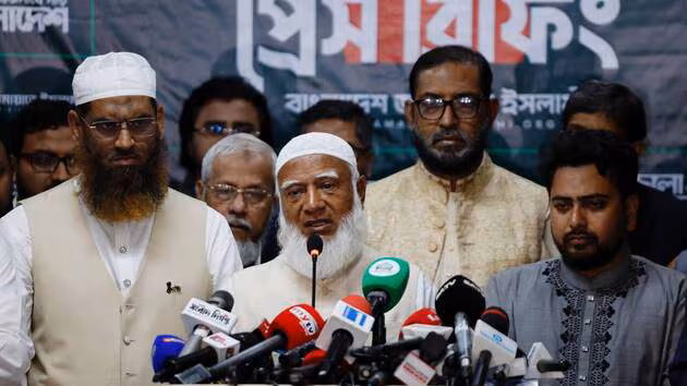 Shafiqur Rahman, chef du Jamaat-e-Islami Bangladesh, s’exprime devant la presse à Dhaka à l’issue de la 13ᵉ élection générale, le 12 février 2026